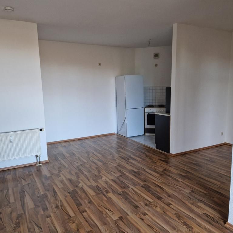 Attraktive 2-RW mit Balkon und Einbauküche im 1.OG am Reußpark Gera zu vermieten. - Foto 1