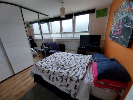 Room in a Shared Flat, Stapleford Close, SW19 - Photo 5