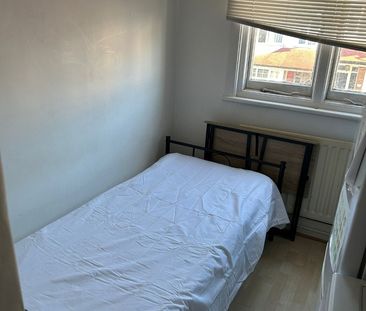 Room in a Shared House, Craignair Road, SW2 - Photo 2