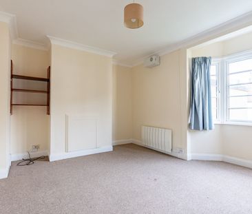 Available unfurnished now - Photo 2
