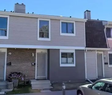 Beautiful recently renovated 3 bedroom Townhouse for rent in Rundle... - Photo 1