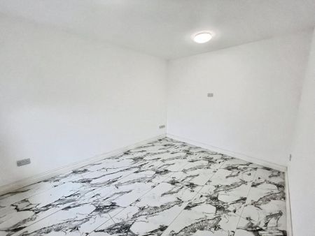 3 bedroom apartment to rent - Photo 3