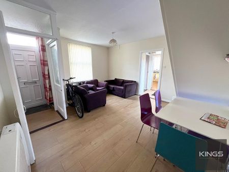 5 bedroom end of terrace house to rent - Photo 2