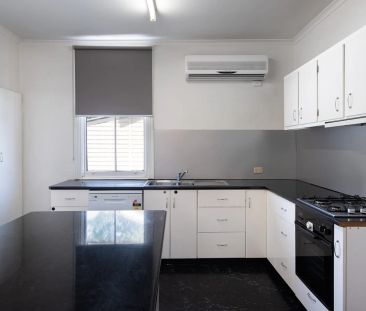 5 White Street, Kennington. - Photo 3