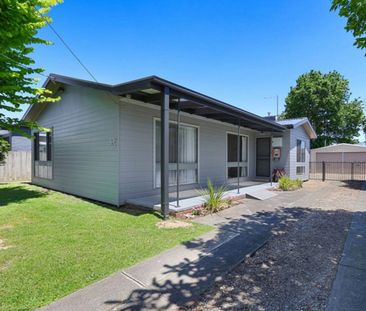 Three Bedroom House with Great Shed - Photo 6