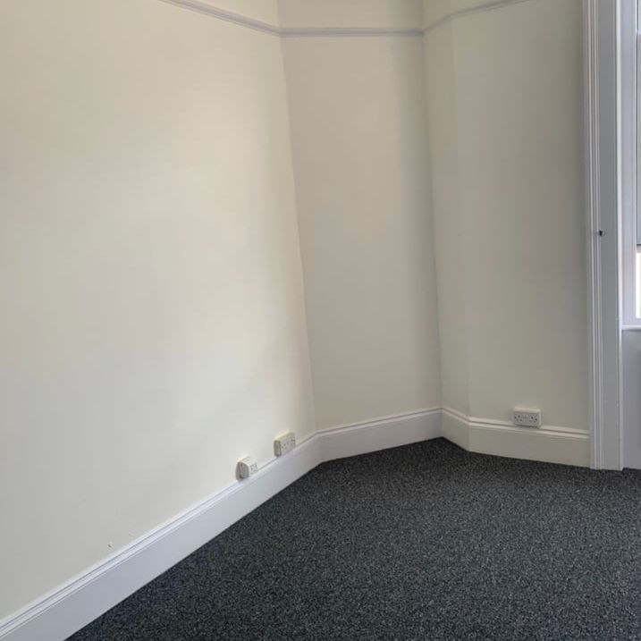 Studio Flat, St. Aubyns, BN3 - Photo 1