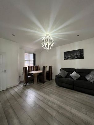 Room in a Shared House, Claremont Road, M14 - Photo 1