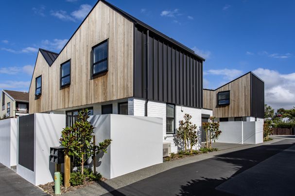 As New Executive 3-bedroom Townhouse in Merivale - Photo 1