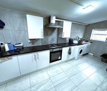 3 bedroom flat to rent - Photo 6