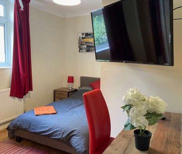 Eastgate Street Room 3 - Photo 3