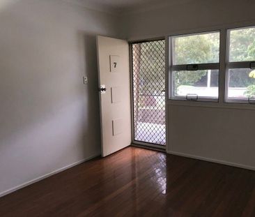 Tidy unit in sought after location! - Photo 2