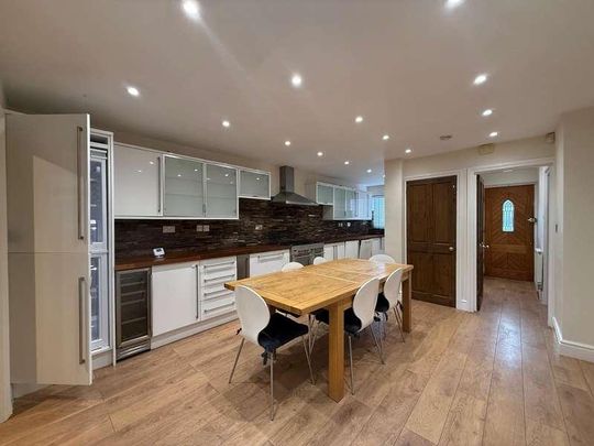 West Park Avenue, Northfield, B31 - Photo 1