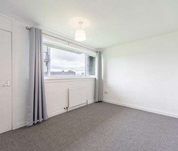 3 bedroom flat to rent - Photo 6