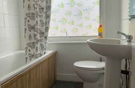 3 Marlbourgh Close Colliers Wood SW19 - Photo 5