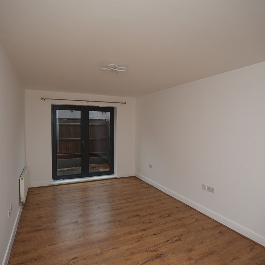 Studio Flat, Invito House, IG2 - Photo 1