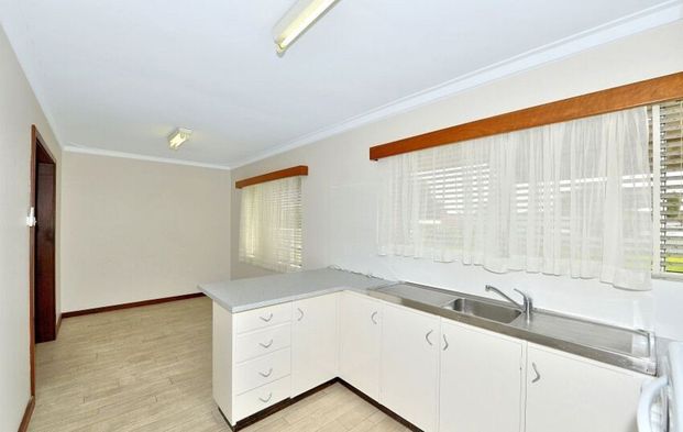 Centrally Located Family Home! - Photo 1