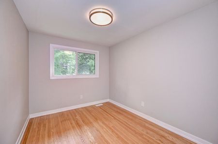For Lease - 110 Conway Drive, Kitchener, Ontario - Photo 4