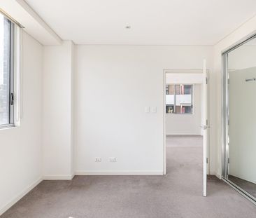 Modern one-bedroom + study in prime Lane Cove position - Photo 1