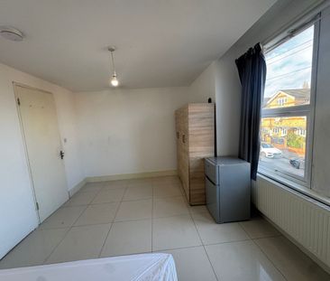 Room in a Shared House, Durban Road, N17 - Photo 2