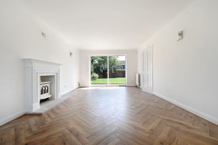 4 bedroom detached house to rent - Photo 2