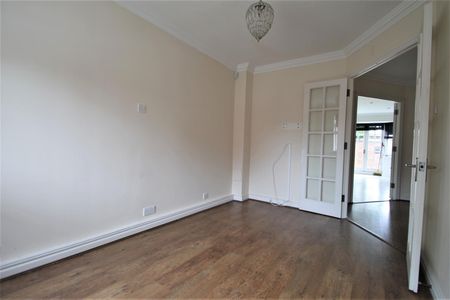 4 bed house to rent in The Birches, Bushey, WD23 - Photo 3