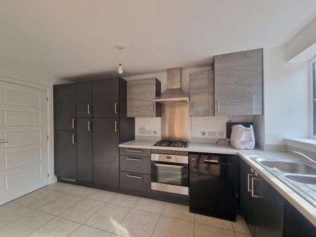 3 bedroom semi-detached house to rent - Photo 4