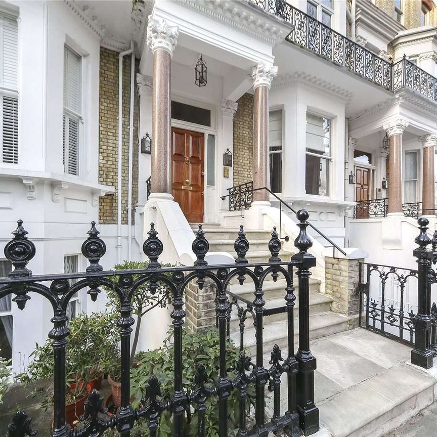 Raised ground floor apartment with its own front entrance - Photo 1