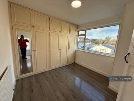 3 bedroom end of terrace house to rent - Photo 3