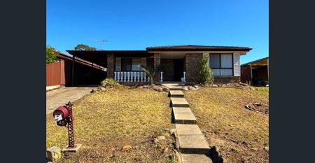 Family Home in Peaceful Edensor Park! - Photo 5