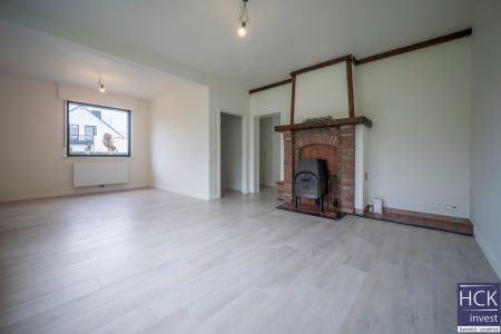 WAREGEM - Totaal gerenoveerde woning met 3 SLPK in residentiële omgeving - Photo 4