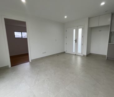 2 BEDROOM GRANNY FLAT PLUS EXTRA FAMILY ROOM WATER AND GAS INCLUDED - Photo 5