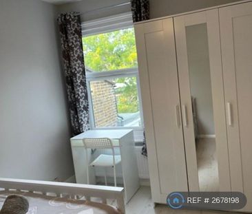 1 bedroom in a house share to rent - Photo 2