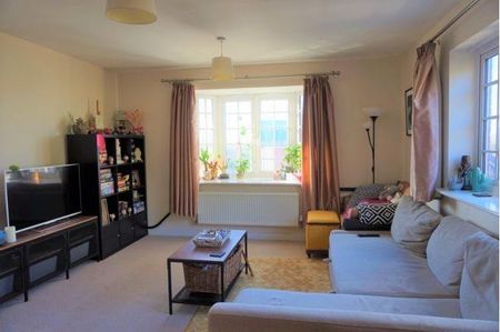 Scarlett Avenue, Aylesbury, Wendover - Photo 4