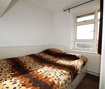 3 Bedroom Flat - Purpose Built To Let - Photo 5