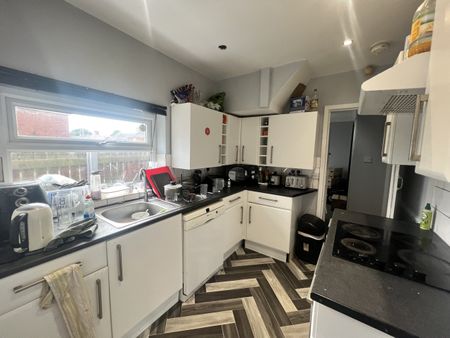 Langdale Avenue - Photo 5