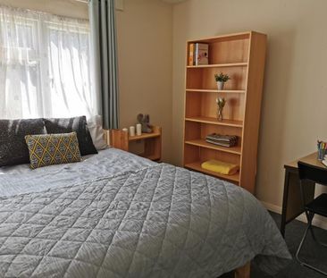3 bedroom flat to rent - Photo 4