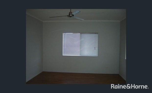 3 Bedroom Home - Zoned for Moranbah East School! - Photo 1