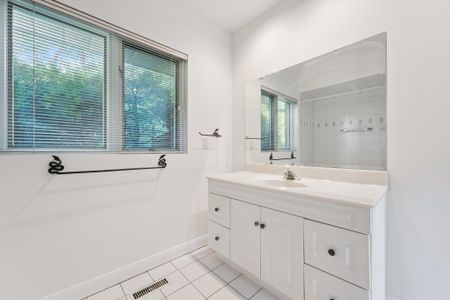 For Lease - 1095 Linbrook Road, Oakville, Ontario - Photo 2