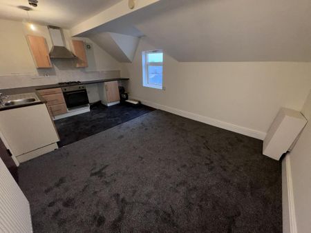 3 bedroom flat to rent - Photo 3
