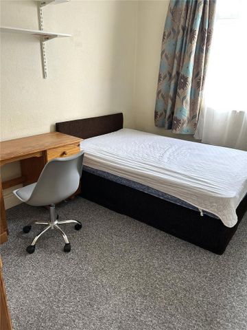 4 bedroom terraced house to rent - Photo 5