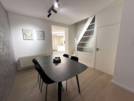 Recent gerenoveerd en volledig gemeubeld rijhuis met tuin te huur - Photo 2