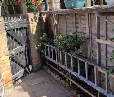Room in a Shared House, Petergate, SW11 - Photo 2