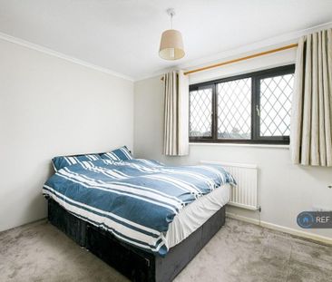 1 bedroom in a house share to rent - Photo 2