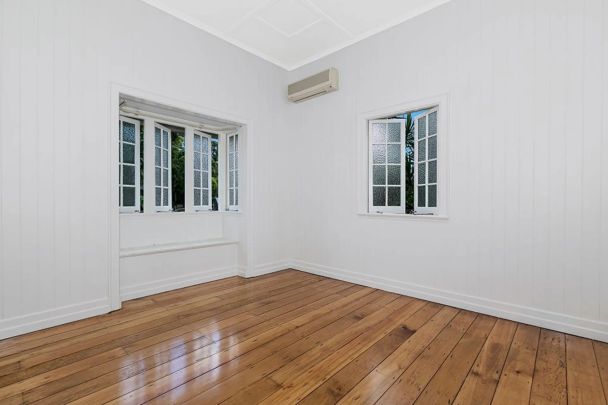 Spacious Three-Bedroom Queenslander with Timeless Charm - Photo 1