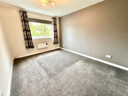 3 bedroom flat to rent - Photo 3