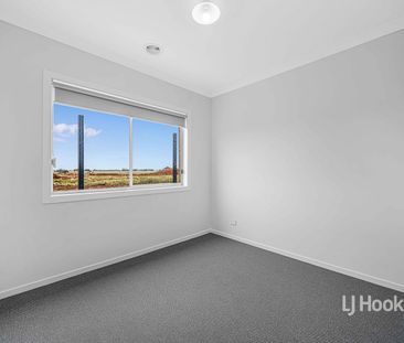 A Modern Haven in a Prime Weir Views Location! APPLICATIONS NOW OPEN - Photo 4