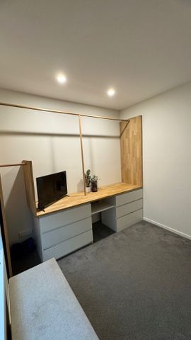 Russell Lea - Photo 5