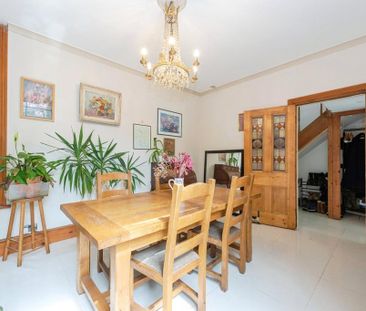 4 bedroom semi-detached house to rent - Photo 4