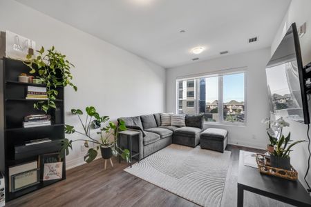 For Lease - 3265 Carding Mill Trail Unit# 218, Oakville, Ontario - Photo 2