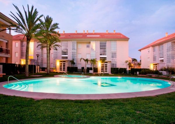 For long-term rent: apartment in Javea, Golden Garden urbanization, with 2 bedrooms and a pool.